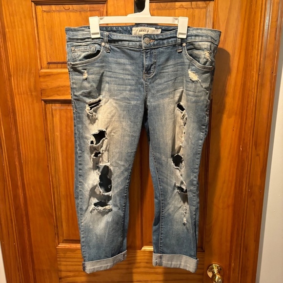 Torrid Distressed Cropped Mid Rise Jeans in Size 12 - Picture 2 of 7